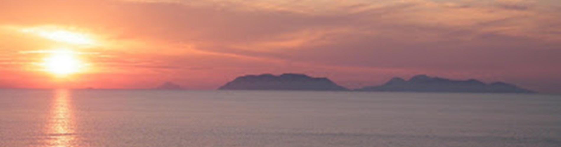 Baia del Tono, già nota come "N'gonia" Baia del Tono, già nota come "N'gonia"