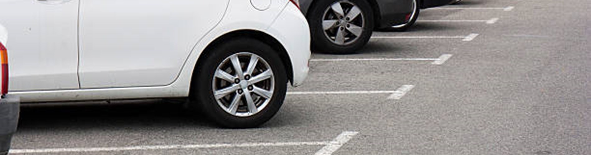 Parcheggio Del Titolare Del Permesso Del Personale Immagini E Fotografie Stock Ad Alta - Foto 4